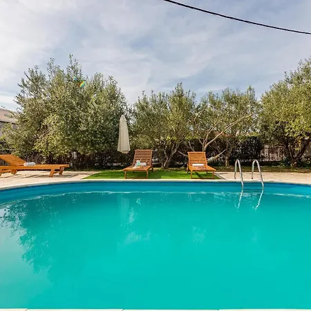 Kiara With Pool Apartment