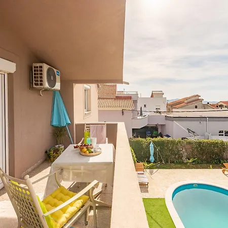 Kiara With Pool Apartment *