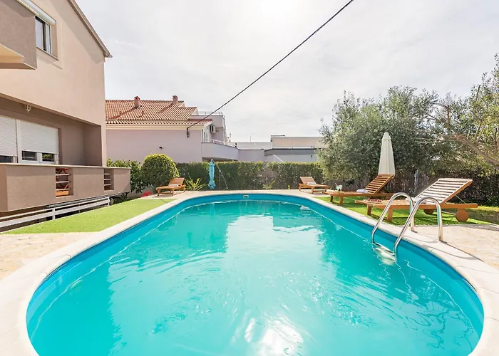 Kiara With Pool דירה זאדאר