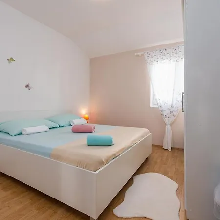 Kiara With Pool * Задар