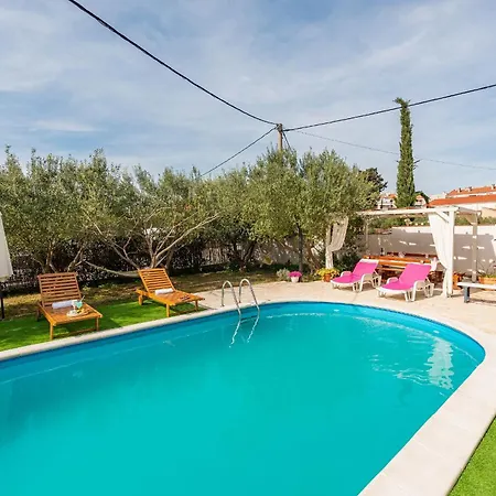 Kiara With Pool Задар