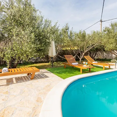 Kiara With Pool * 자다르