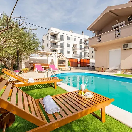 Апартаменты Kiara With Pool