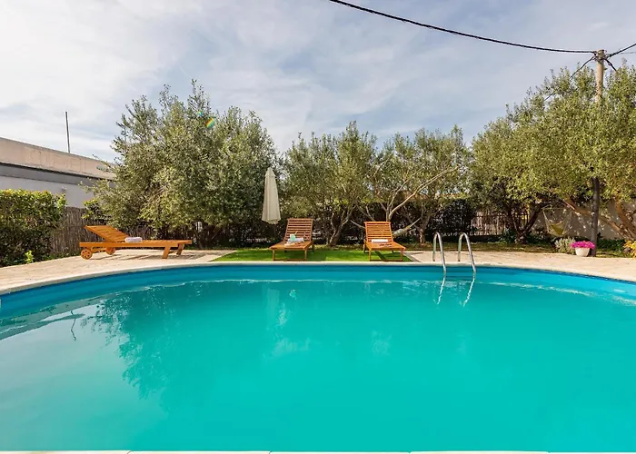 Kiara With Pool Lägenhet