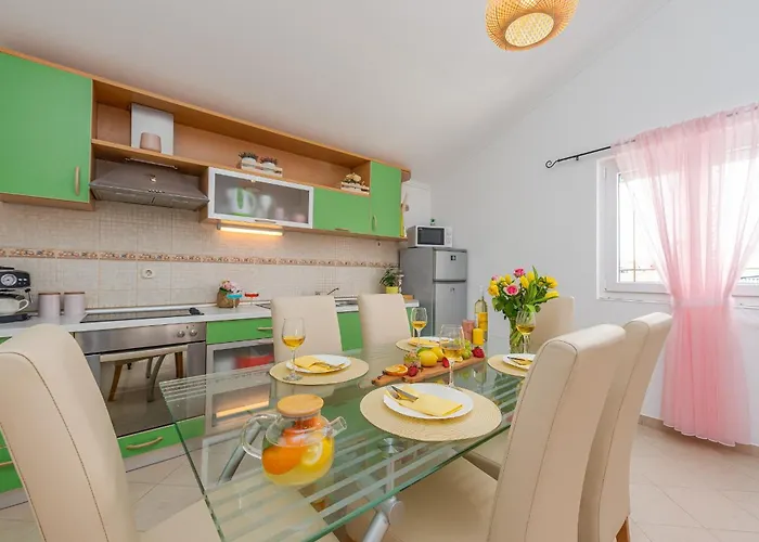 Lägenhet Kiara With Pool