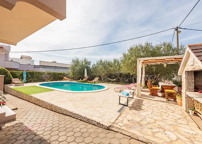 Kiara With Pool Lägenhet *